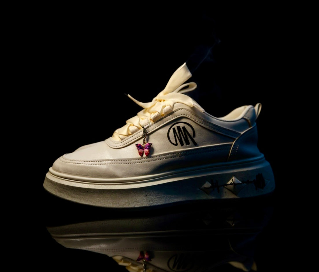 Chaussures Mpandanjila avec lacets en ruban rouge ou autre…